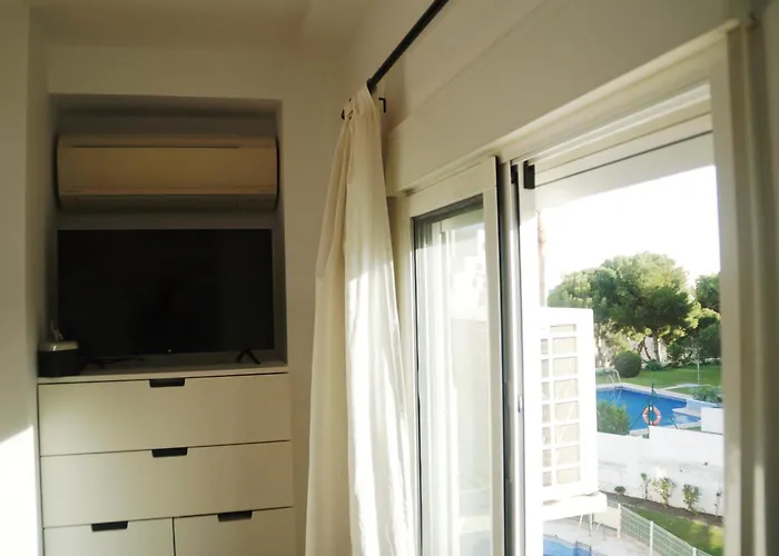 Soleado Y Luminoso A 3 Minutos De La Playa-carihuela Торремолинос