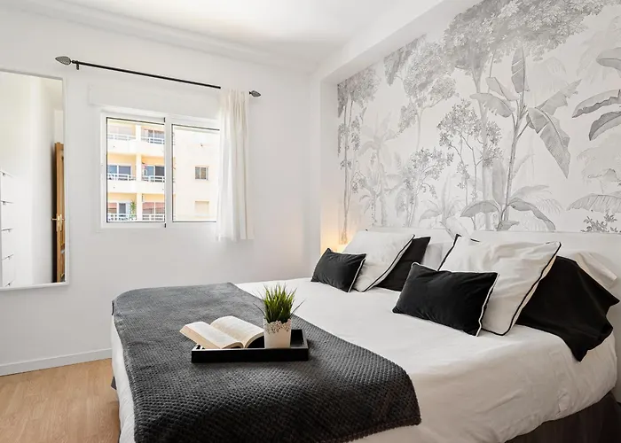 Soleado Y Luminoso A 3 Minutos De La Playa-carihuela Торремолинос