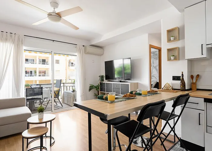 Soleado Y Luminoso A 3 Minutos De La Playa-carihuela